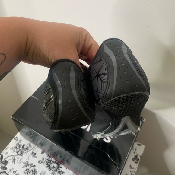 Saucony spitfire Cleats Black | Grey - Picture 8 of 10